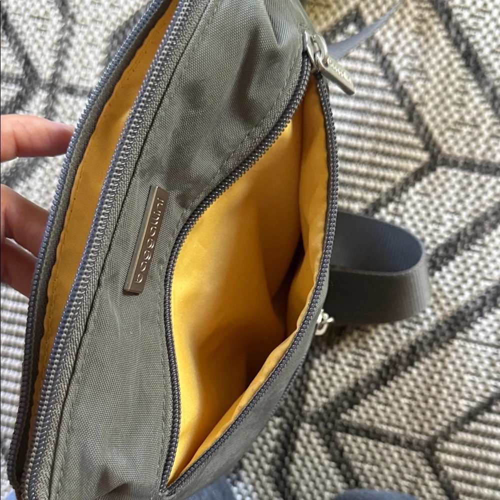 Baggallini Charcoal Gray Messenger‎ Bag 3 Deep Pockets Adjustable Strap